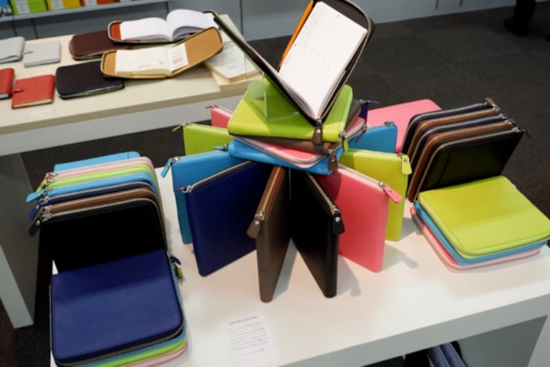 クオバディスundefinedラウンドジップ