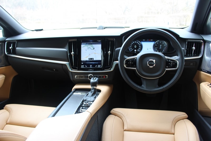 ボルボV90クロスカントリー