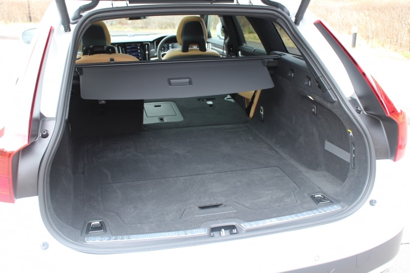 ボルボV90クロスカントリー