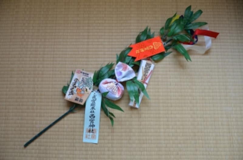 「十日戎」で商売繁盛を！由来や場所・2019年日程は？ [日本の祭り] All About