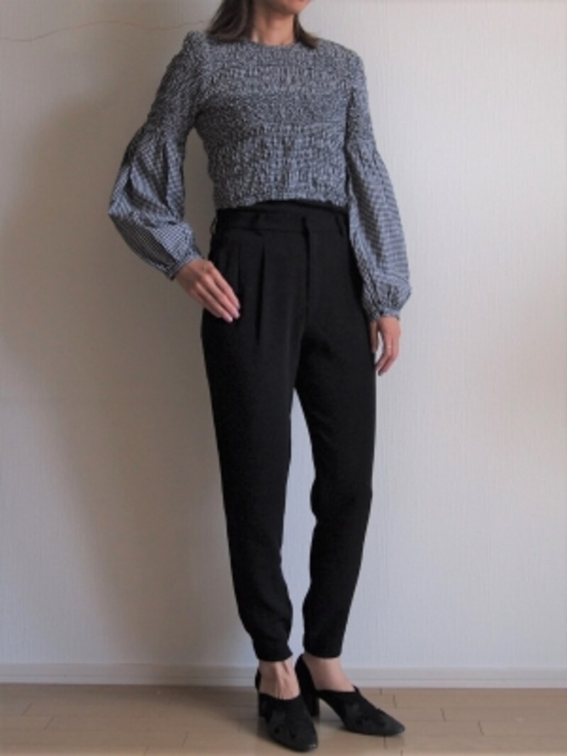 ショート丈は足を長く見せるコーデを組み立てて