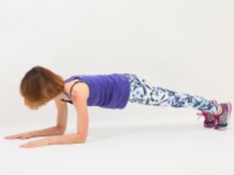 基本の「プランク」ポーズ。