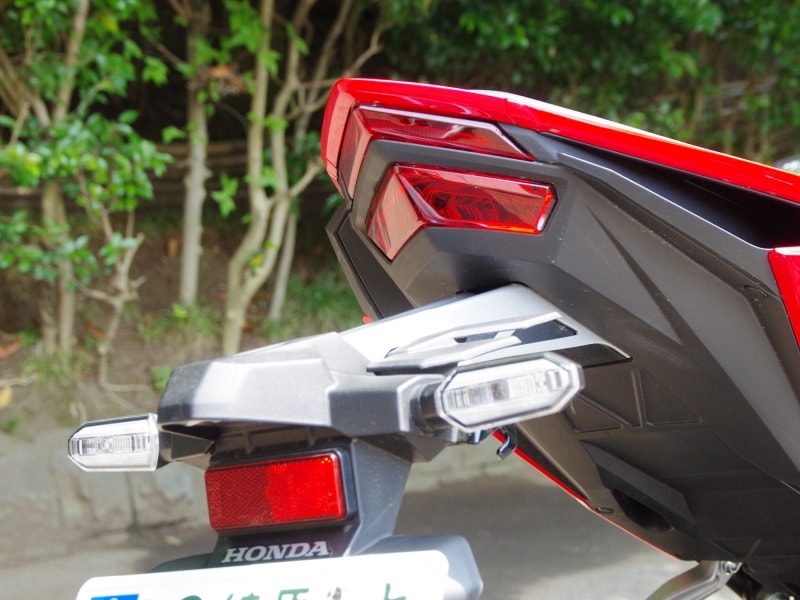 テールやウインカーもLED