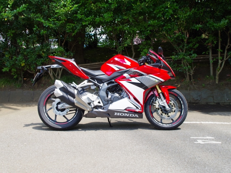 CBR250RRサイドビュー