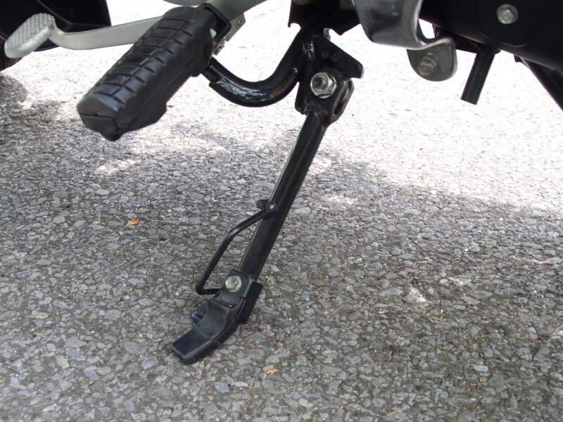 クロスカブはサイドスタンドが出たままでもエンジンは止まらない