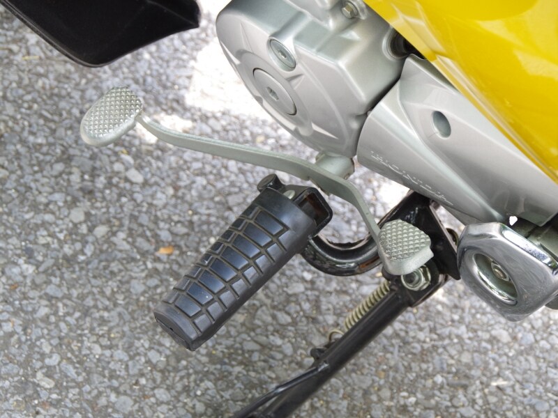クロスカブのシーソー式チェンジペダルは最後まで慣れなかった