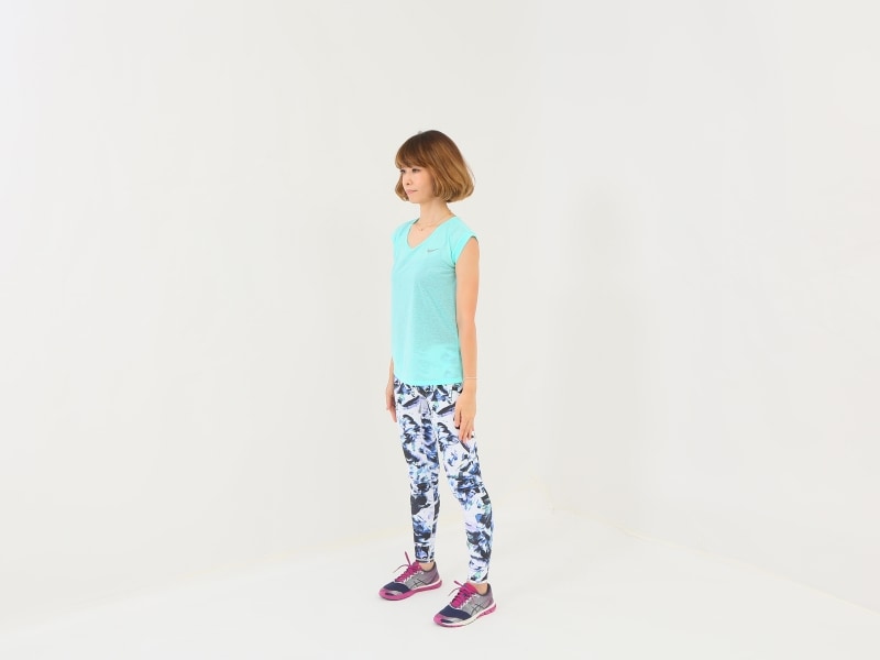 ノーマル体幹スクワット1undefinedつま先は正面に向けます