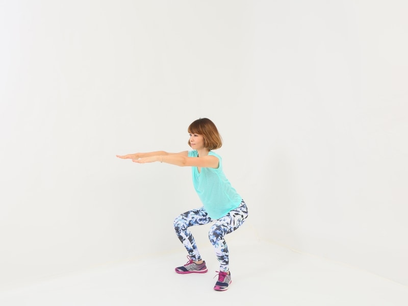 開脚体幹スクワット3undefinedノーマル体幹スクワット3undefined腰を深く下ろす時にフォームに注意しましょう！