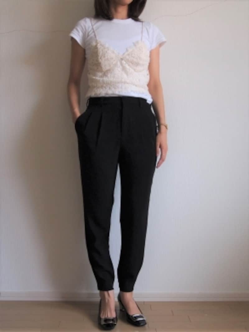 ホワイトのレースはどんなボトムにも合う