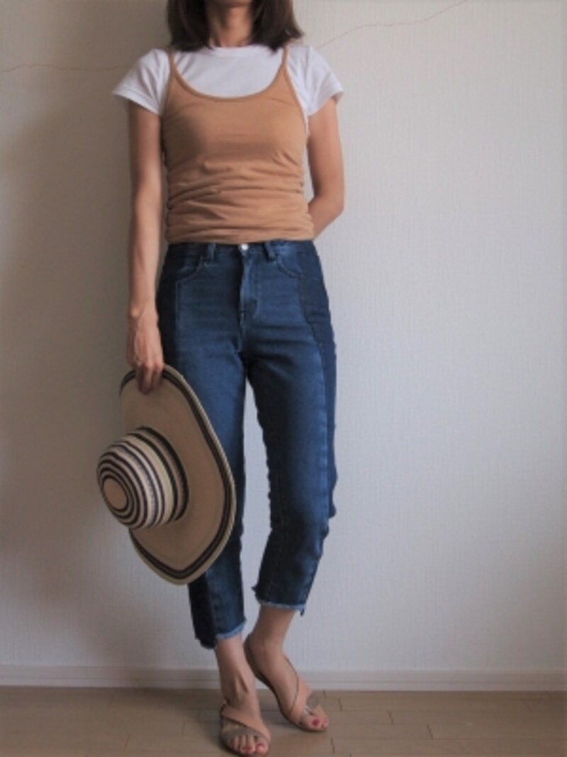 デニムコーデに足す場合は派手カラーよりこんな中間色が大人っぽい