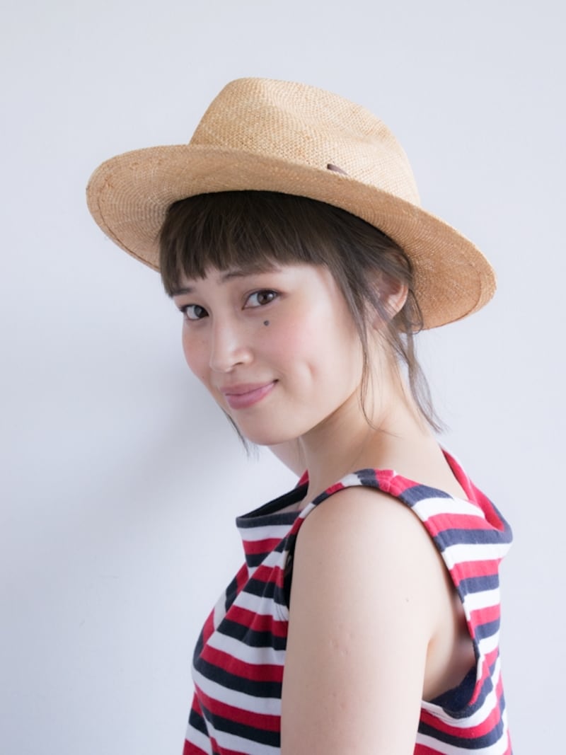 後れ毛だけは残しておしゃれに