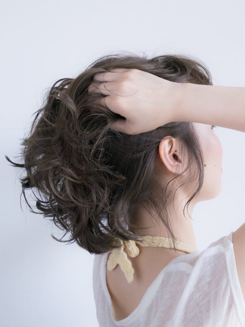 毛先だけでなく根元から手ぐしでつける