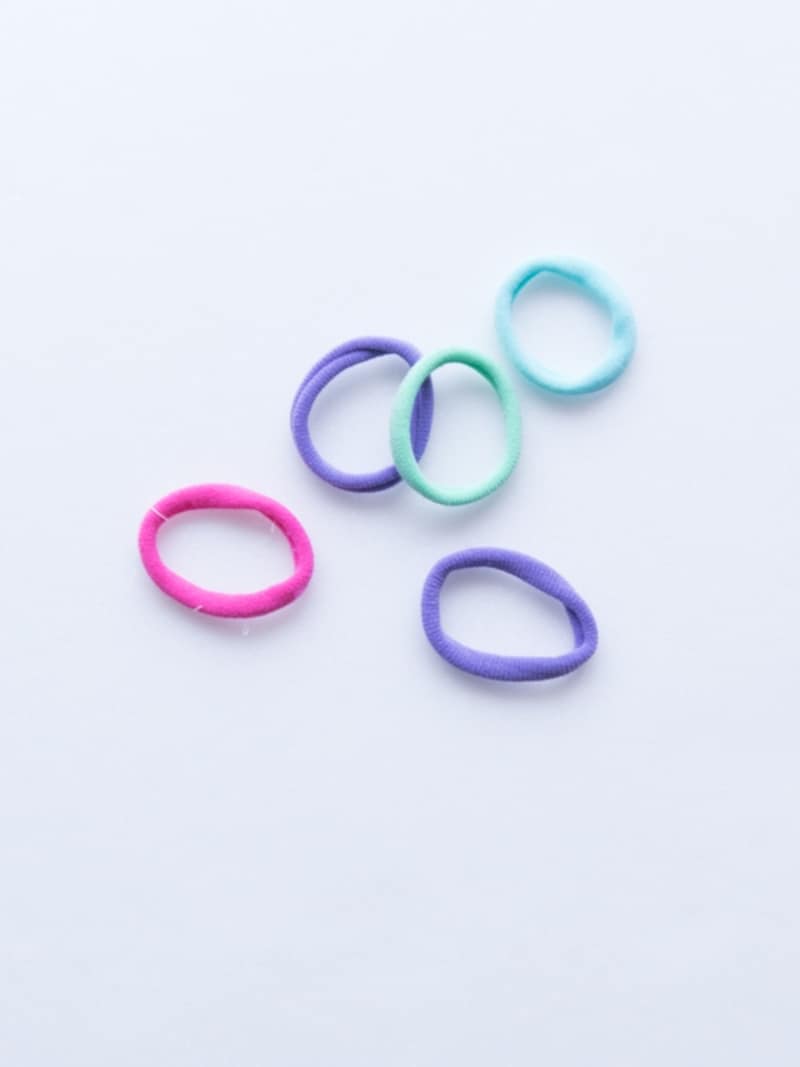 カラフルな輪っかゴム(スタイリスト私物)