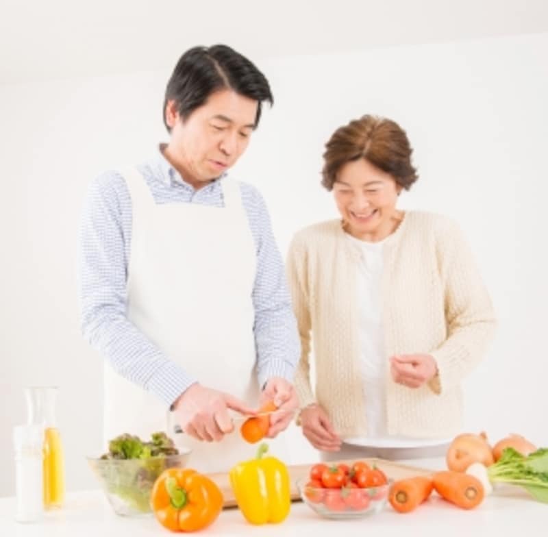 ご夫婦で料理を楽しむ