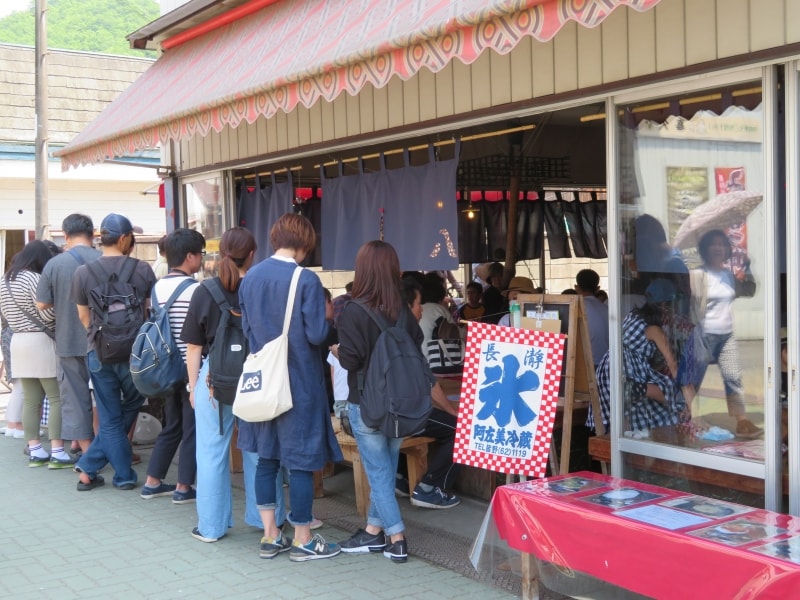阿佐美冷蔵の天然氷にこだわる八幡家