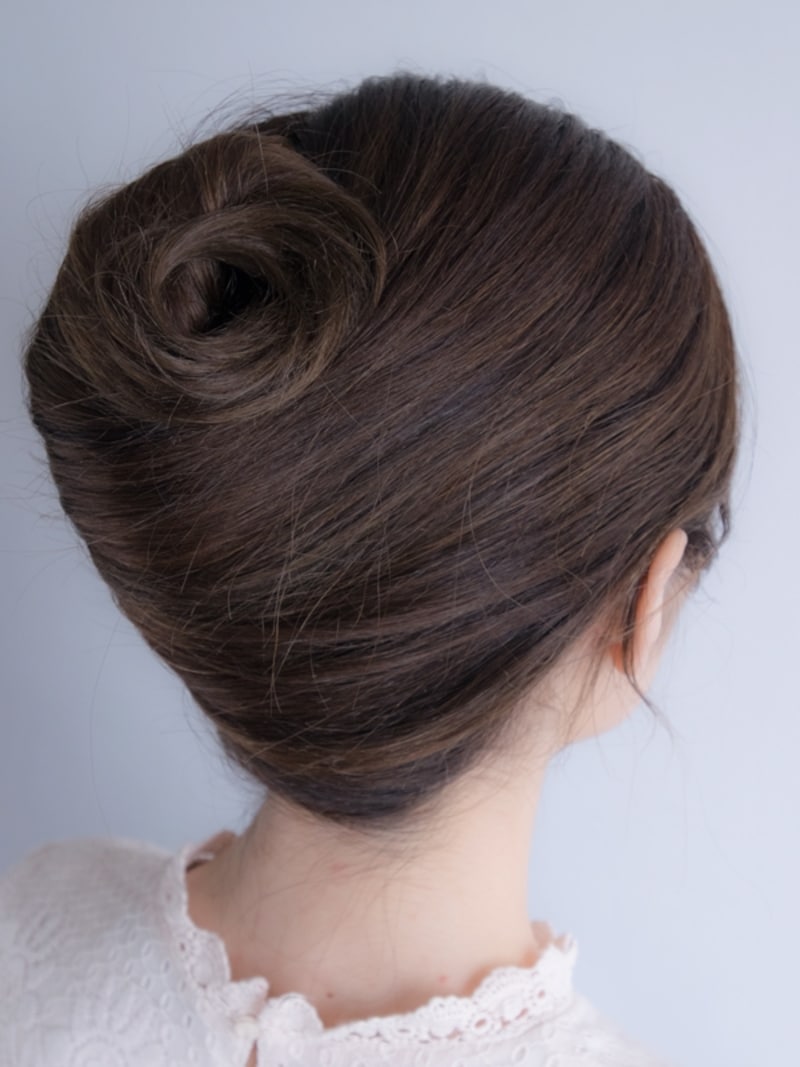 鏡を見ながら表面を整える