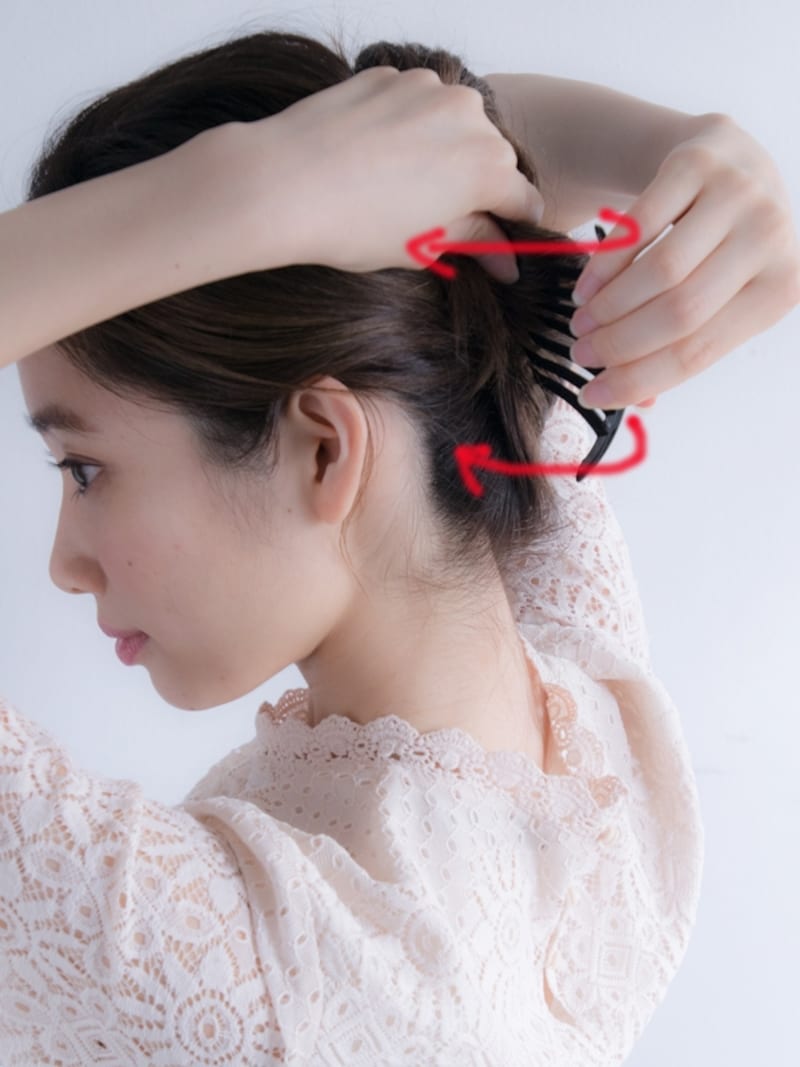 矢印の方向に90度コームを倒す