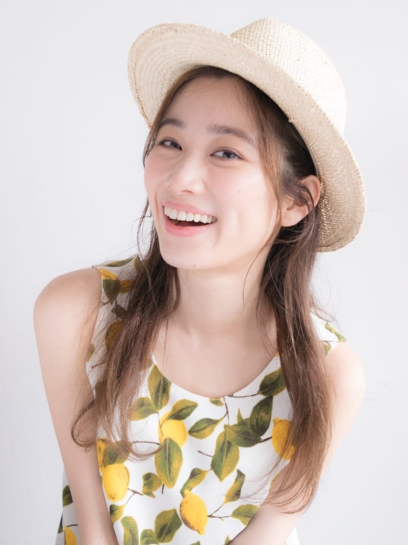 帽子をかぶった跡が目立たない!麦わら帽子アレンジ