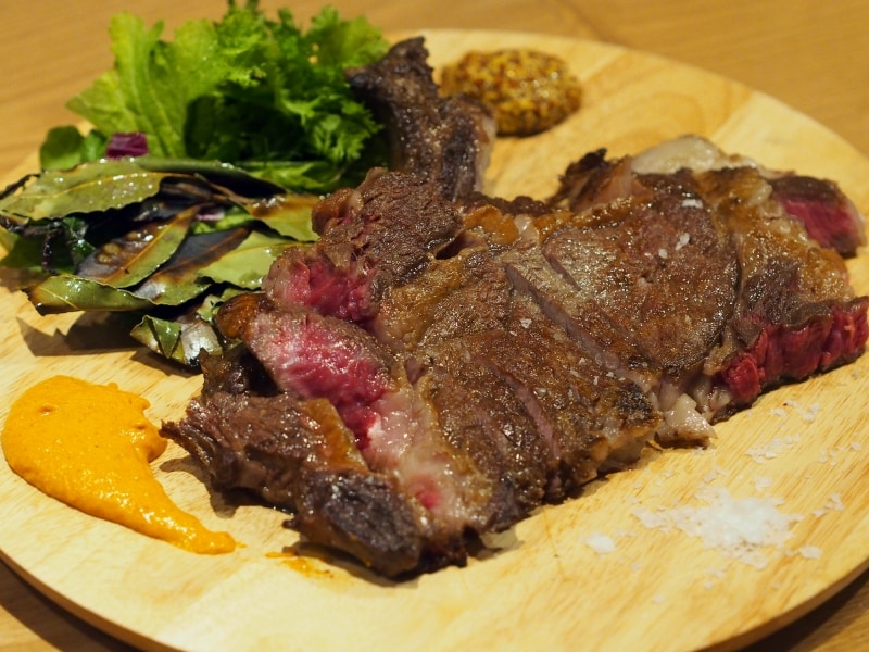 アメリカ産骨付きリブロースの薪焼き 1,000円/100ｇ