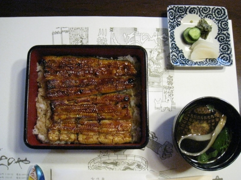 うな重（菊）3,620円（税別）。お新香と肝吸いが付きます。