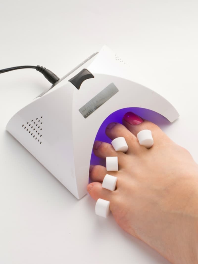 LEDライトに入れて硬化