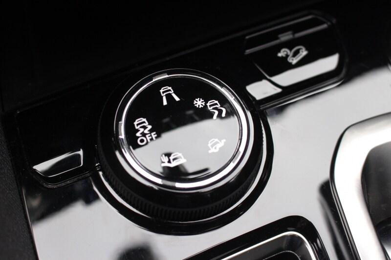 新型プジョー3008