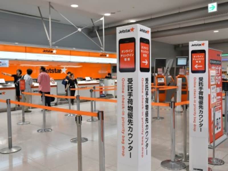 ジェットスターのオンラインチェックイン専用、受託手荷物優先カウンター（関西空港 国内線）