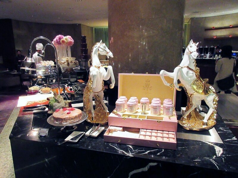 ヒルトン東京 アイランド型のブッフェ台