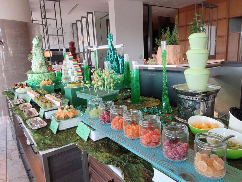 シースケープ テラス・ダイニング 「エメラルドの都」エリアのブッフェ台