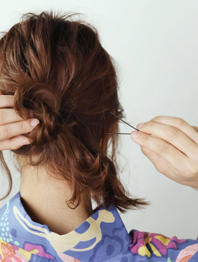 中央で結んだ毛束もお団子状に