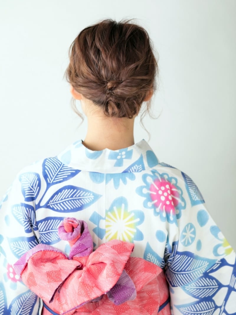 くるりんぱ×お団子のミディアムヘアアレンジ