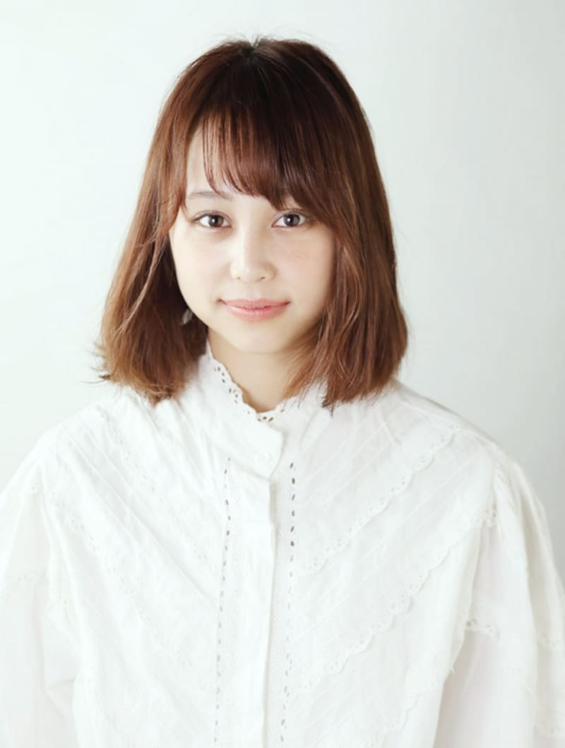 切りっぱなしのロブヘアスタイル