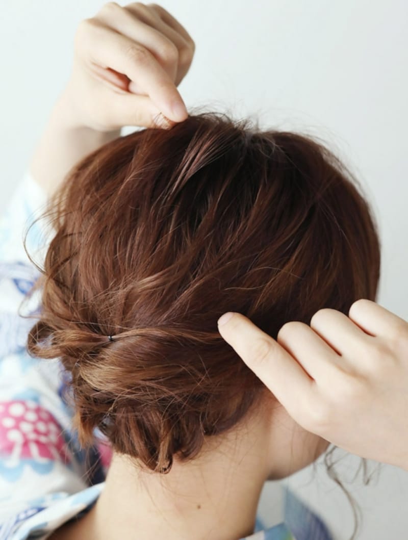 髪の毛を数本ずつ引っ張り出すイメージで