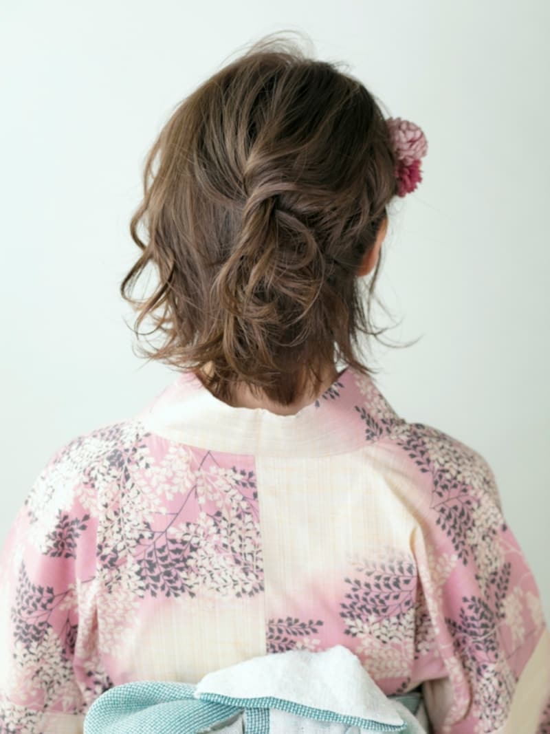 片側編み込みで作る浴衣ヘアアレンジ