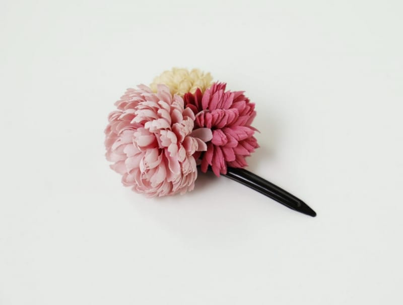 お花のコサージュピン