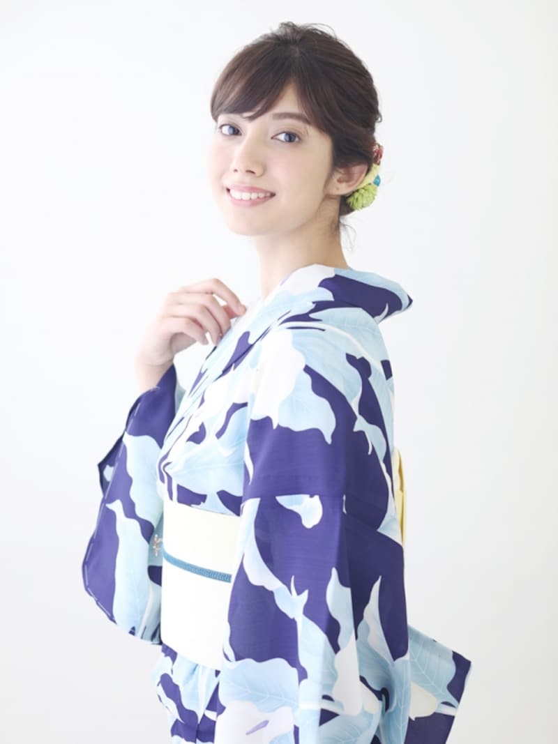大ぶりな花柄の浴衣