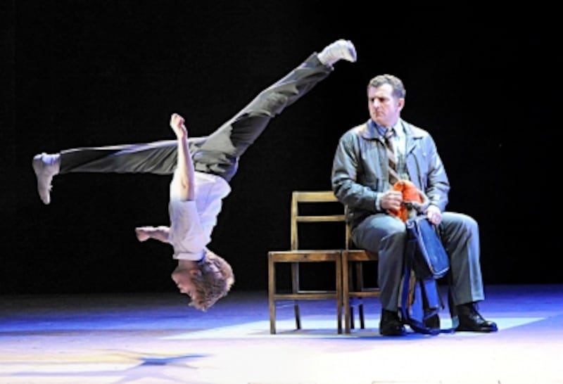 『Billy Elliot』英国版の舞台より、「Electricity」PHOTOS OF LONDON PRODUCTION BY ALASTAIR MUIR