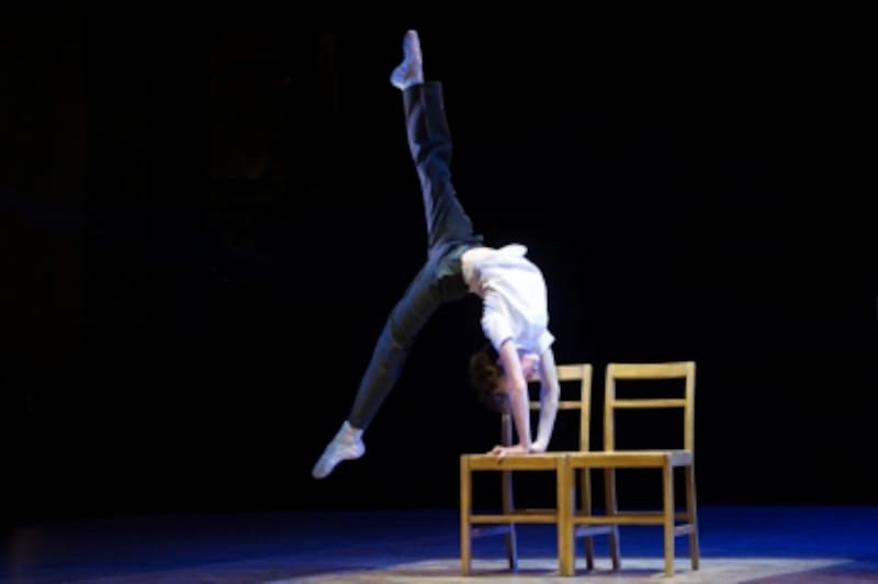 『Billy Elliot』英国版の舞台より。PHOTOS OF LONDON PRODUCTION BY ALASTAIR MUIR
