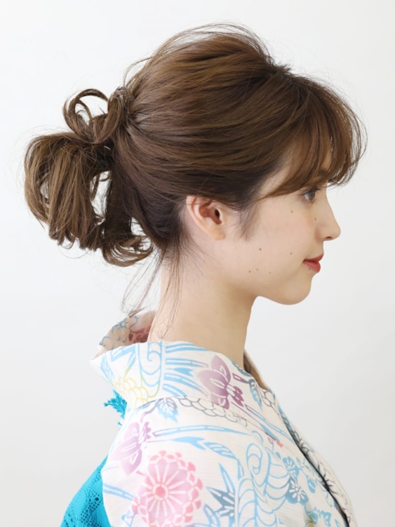 逆サイドも留めてポニーテールに