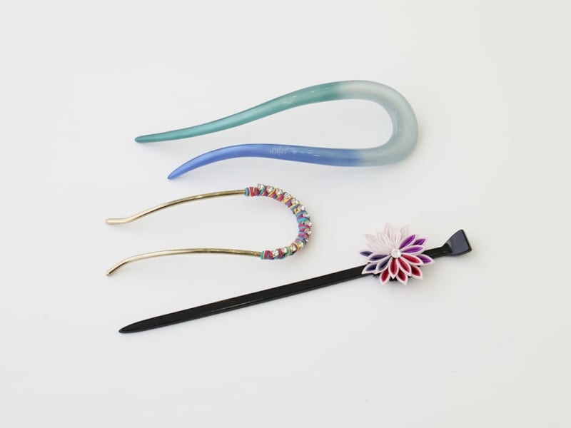 かんざしの重ねづけでヘアアレンジを引き締めて