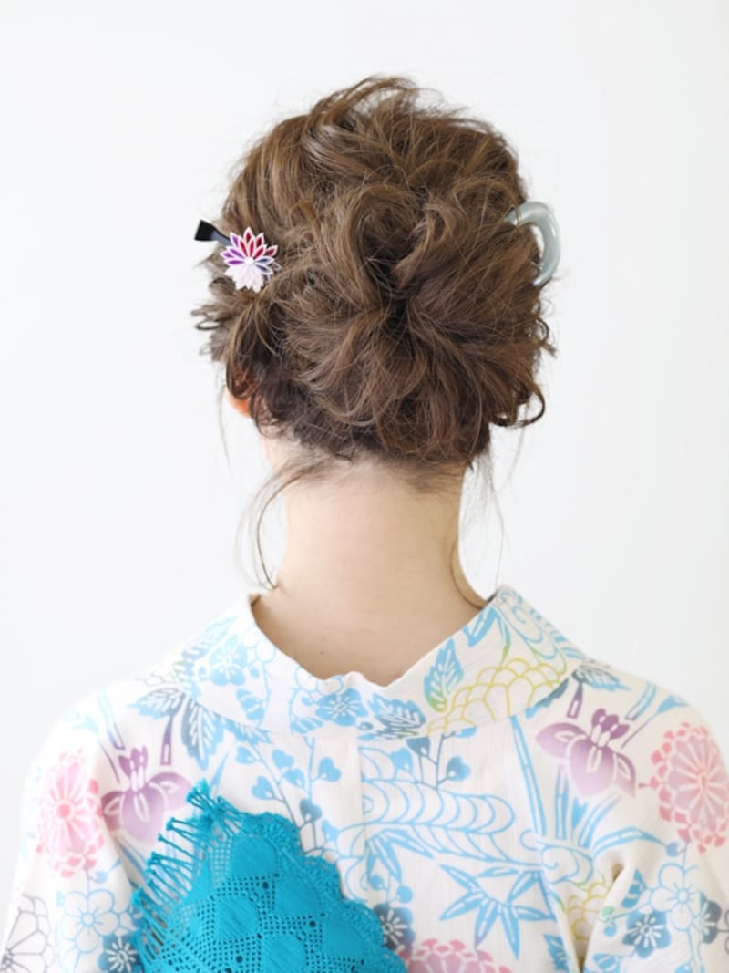 ミディアムでも簡単!浴衣に似合うルーズなお団子ヘア