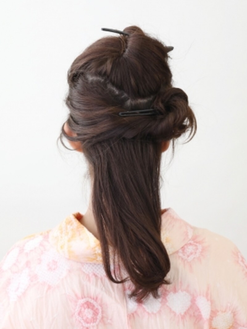 セミロング浴衣姿 編み込み風のサイドダウンスタイル 浴衣ヘアアレンジ All About セミロング浴衣姿 編み込み風のサイドダウンスタイル 浴衣ヘアアレンジ All About