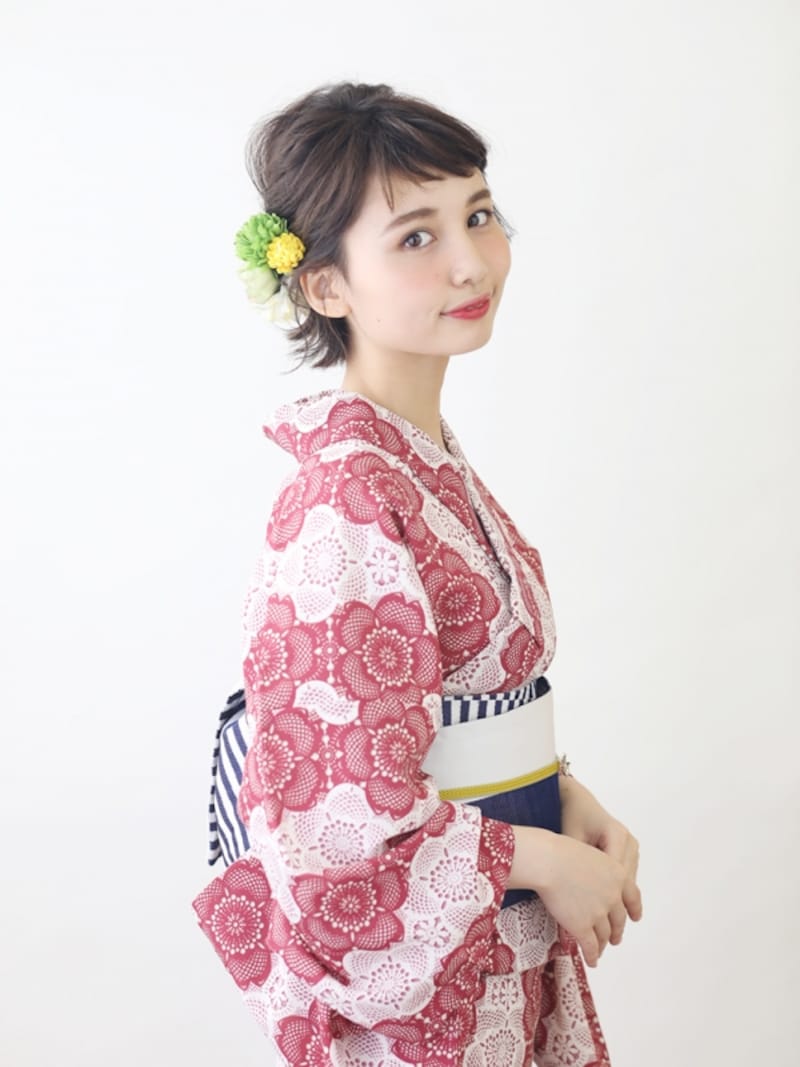 プリント柄の浴衣でモダンな印象に!