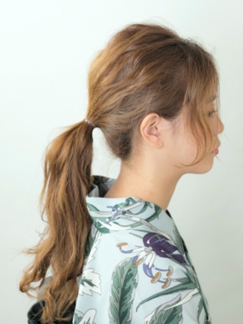 ロングの浴衣姿に 洗練された印象のお団子アレンジ 浴衣ヘアアレンジ All About