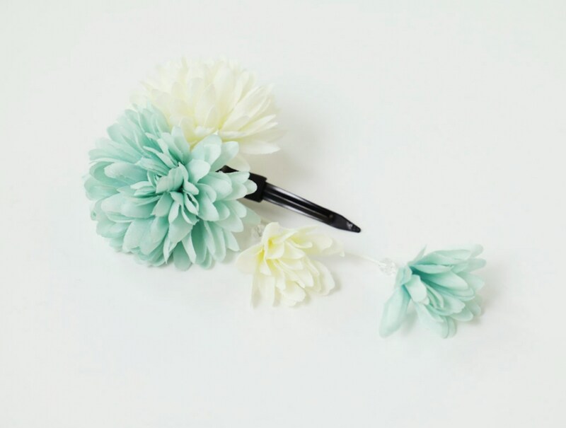 淡い緑と白の花飾り