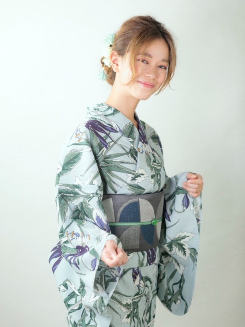 プリント柄が珍しいシックな浴衣