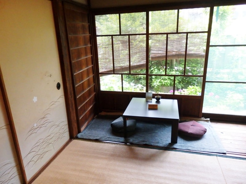 畳敷きにちゃぶ台…昔懐かしい和の空間