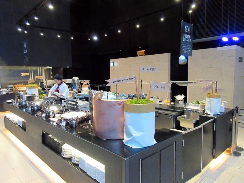 品川プリンスホテル アジア料理のブッフェ台