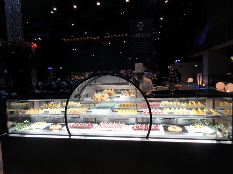 品川プリンスホテル デザートのブッフェ台