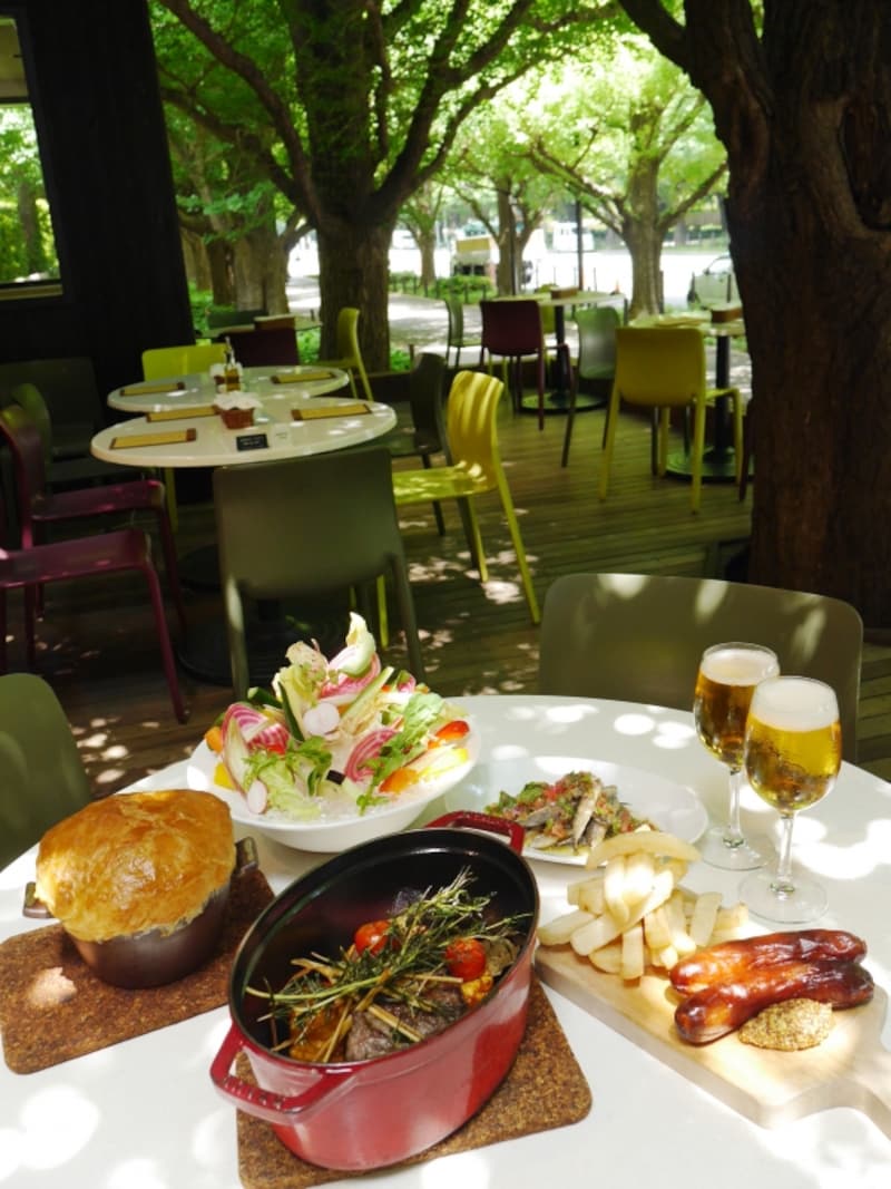 いちょう並木のビアガーデン